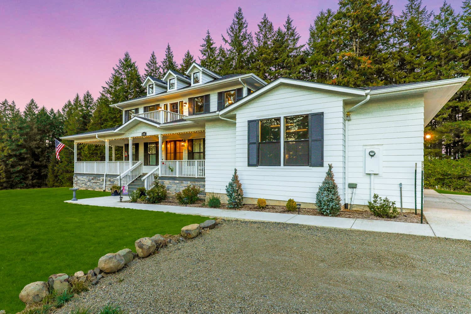 Custom dream home in Oregon by Creekside Homes